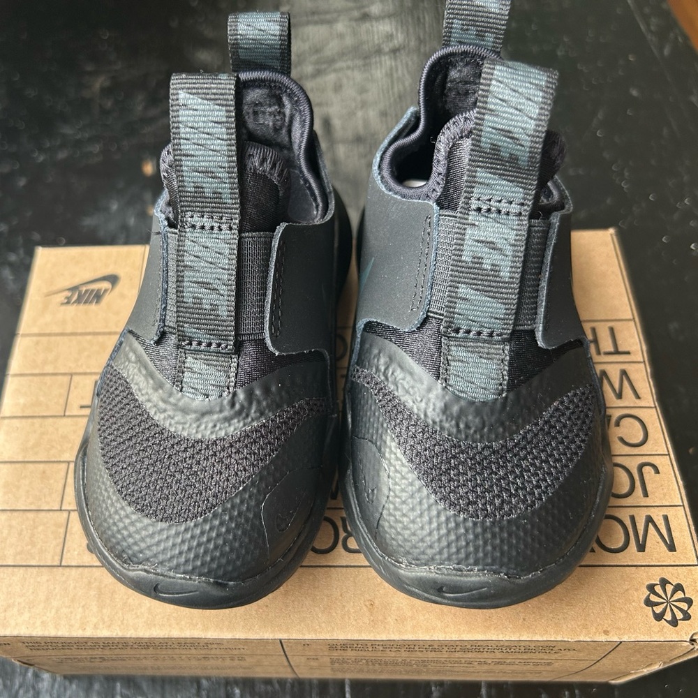 Nike Flex Run Sneakers